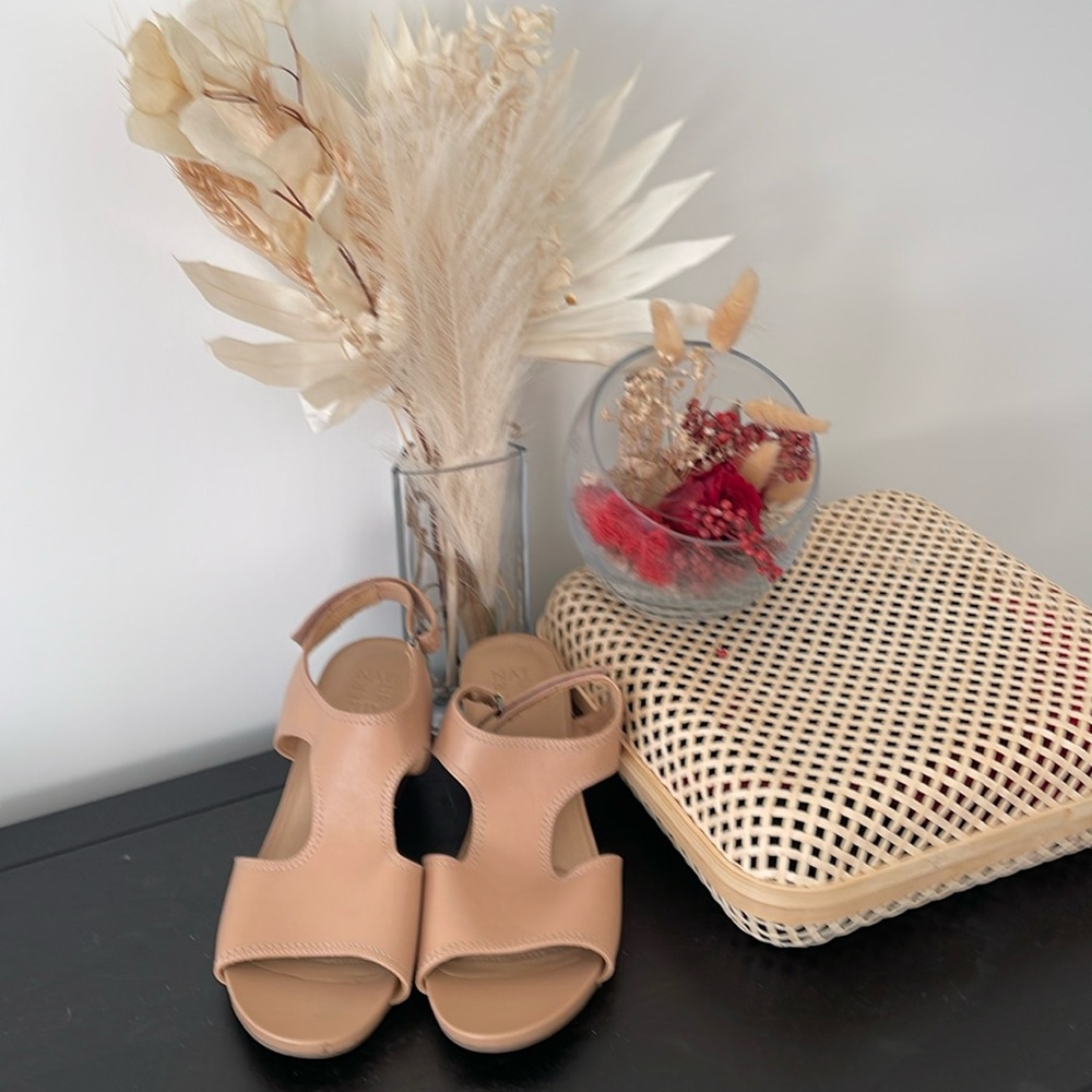 Naturalizer Rosy tan leather cork heeled Wedge sandals (fits like 10.5 M) EU  41